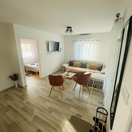 Apartment Vendeghaz Hollad