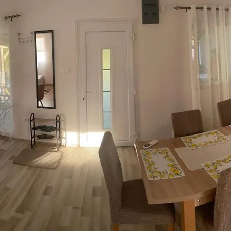 Vendeghaz Apartment *