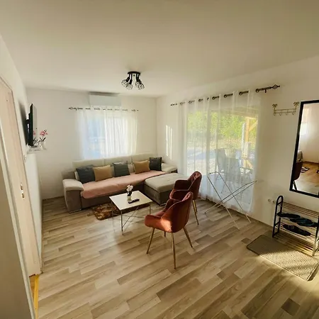 Vendeghaz Apartment