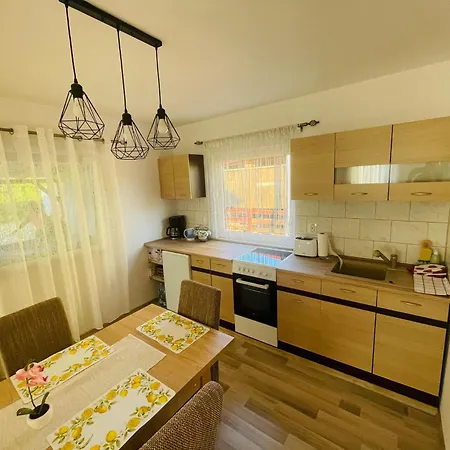 Vendeghaz Apartment *